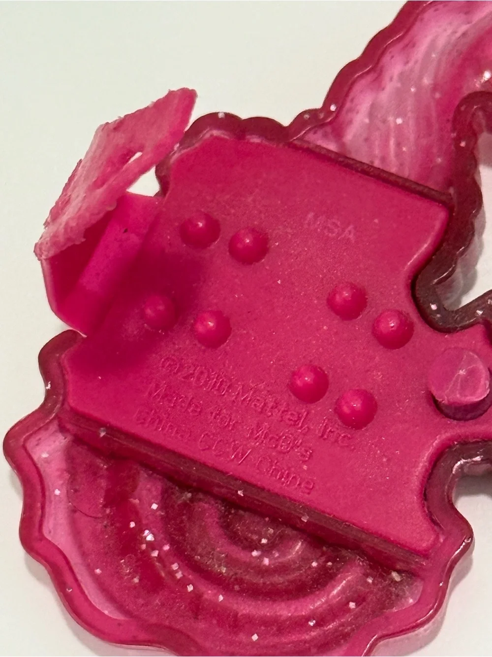 Barbie 2010 metallic / sparkly magenta seahorse hairclip (read)